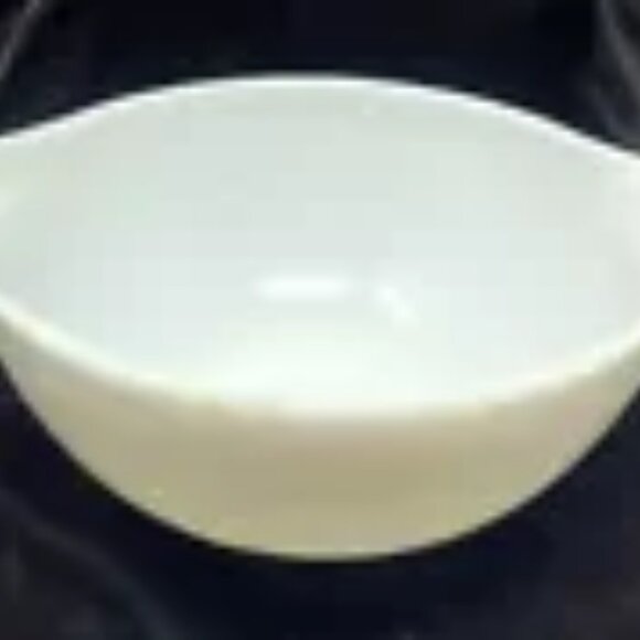 Rare vintage opal white Pyrex Cinderella mixing bowl #442 1 1/2 quart 994475 - Picture 2 of 3